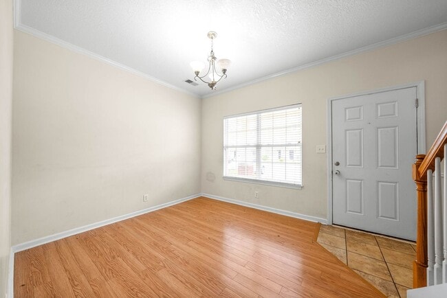 Photo - 2 Bedroom Condo For Rent With Community Swimming Pool!