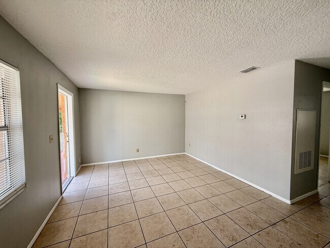 Photo - 701 Michigan Ct
