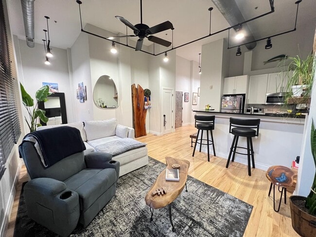 Building Photo - 338 Grove St Unit 2C