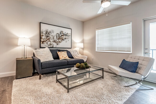 1BR, 1BA - 689SF - Grand Oak