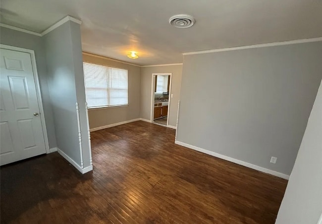 Photo - 2030 Windsor Ave