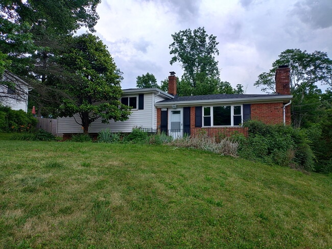 Building Photo - 8629 Pastoral Ln