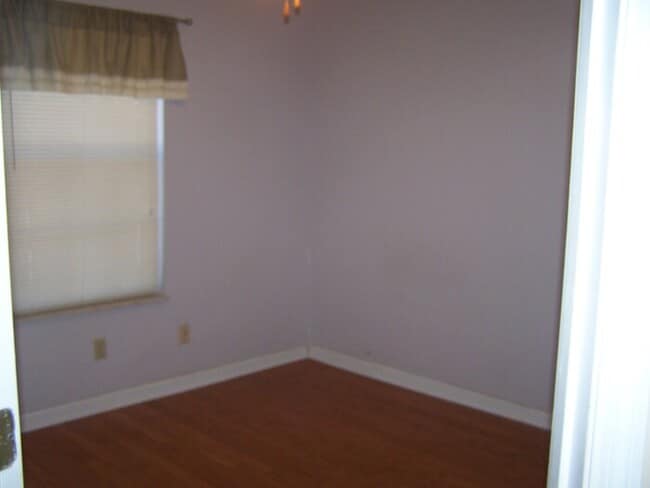 Photo - 2 Bath townhouse with hardwood floors and ...