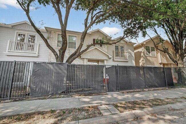 Photo - 313 Hogan St