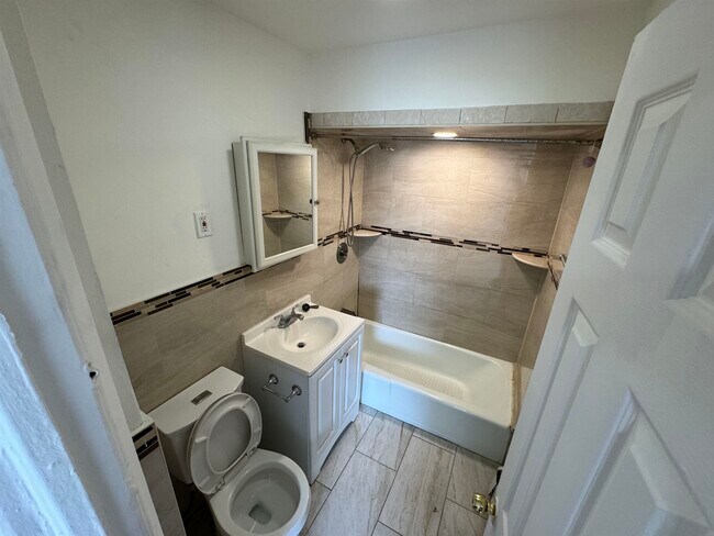 Photo - 426A 63rd St