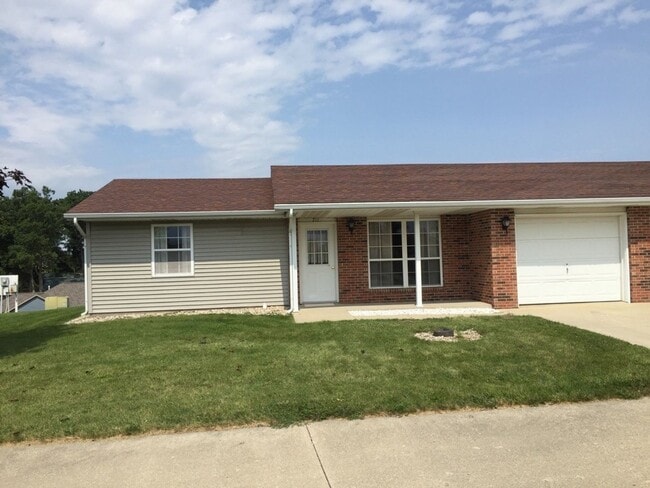 Building Photo - New Listing in Albion, Indiana!