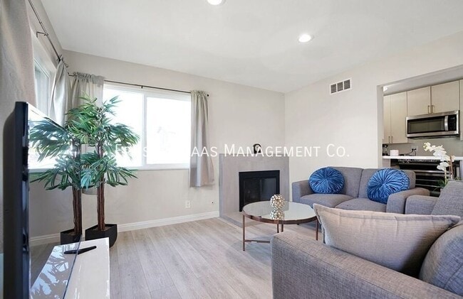 Photo - 17071 Oak Ln Unit D