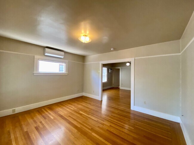 Photo - 926-932 35 Unit 93235s