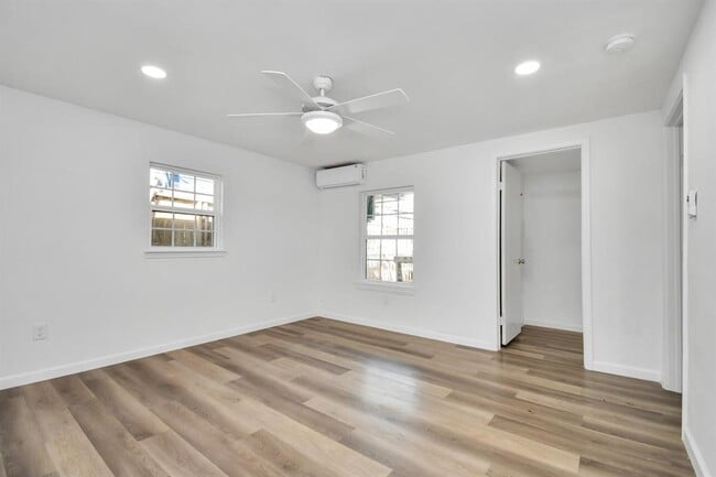 Photo - 1802 E Martha Ln Unit C