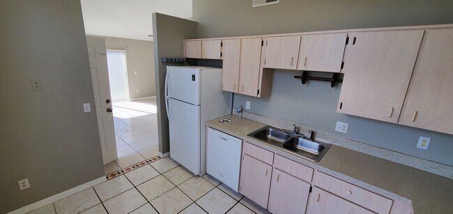 Photo - 2370 Harbor Town Dr