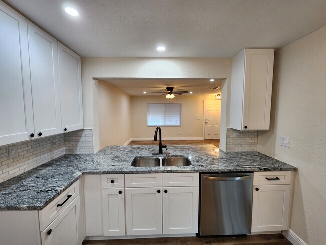 Photo - 1880 Murrell Rd