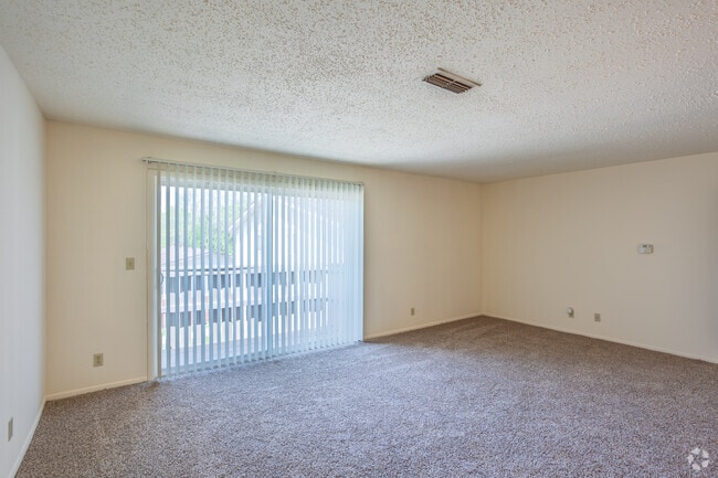 3BR, 2BA - 1200SF - Living Room
