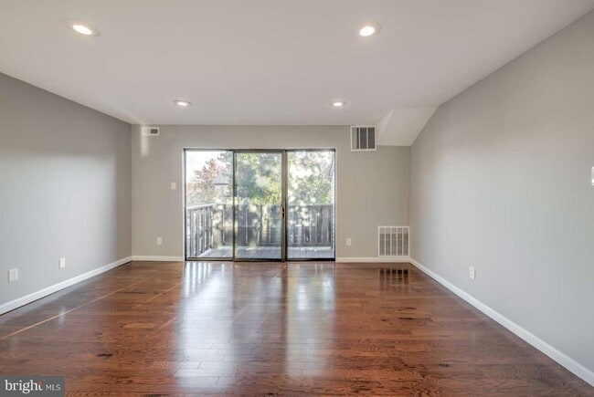 Building Photo - 1302 Maresfield