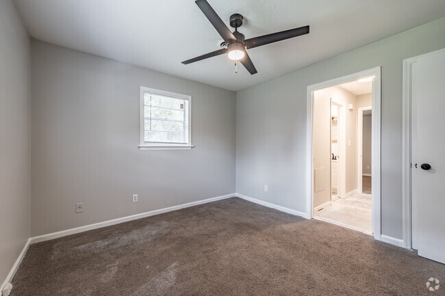 2BR, 1BA - 1000SF