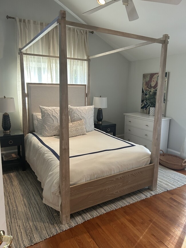 Photo - 944 Lakeview Dr