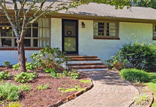 Photo - 194 Kenneth Dr