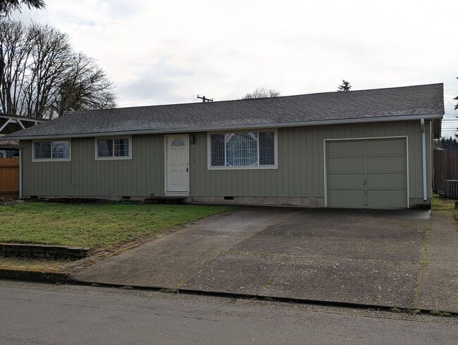 Building Photo - 3-Bedroom, 2-Bath Home With Large Patio an...