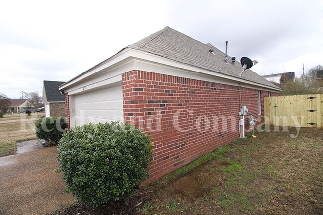 Photo - 6077 Wills Way Cir S