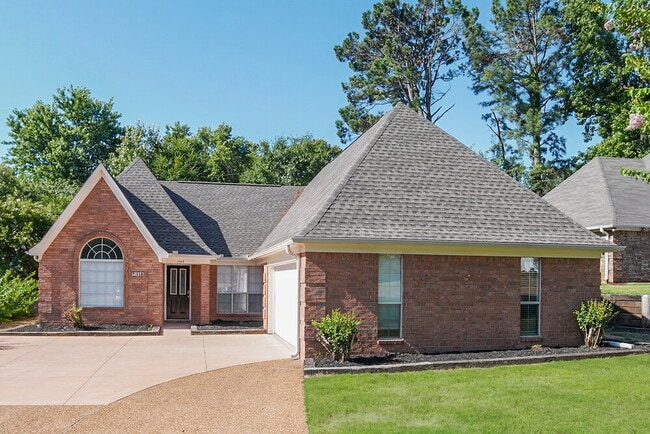Building Photo - 1163 Carriage Dr S Rental