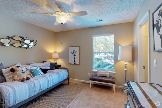 3BR, 2BA - 1189 SF