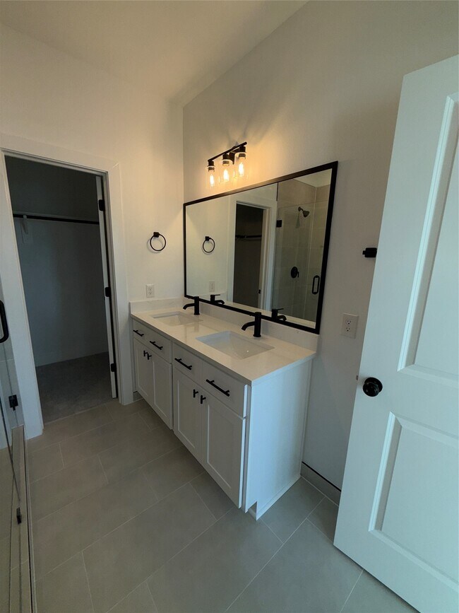 Photo - 1464 Ferguson Way