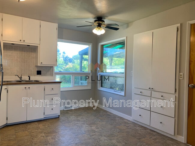 Photo - 2318 S 10th St W