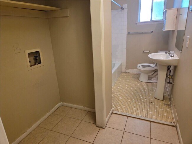 Photo - 897 6 Oaks Cir