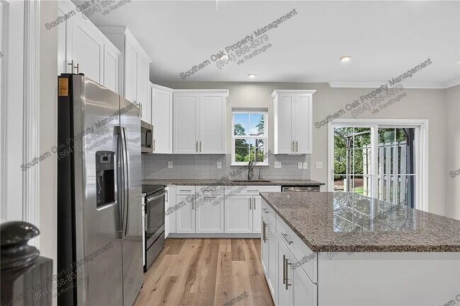 115 Roundtree Dr