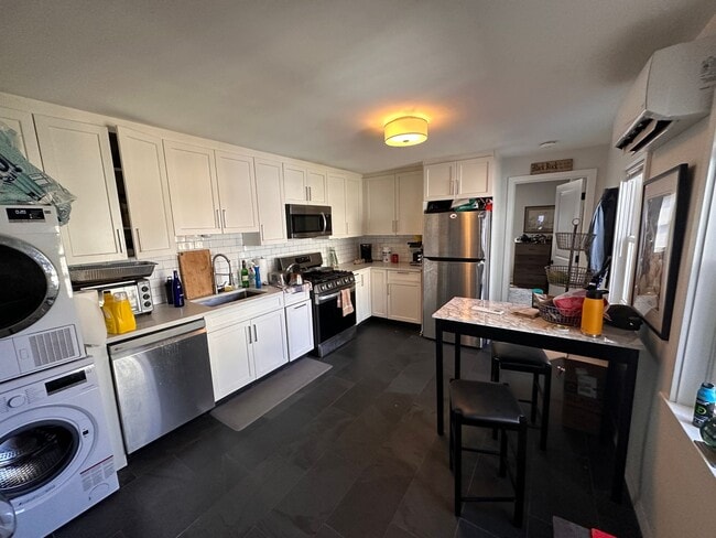 Building Photo - 115 W 7th St Unit 2 Rental