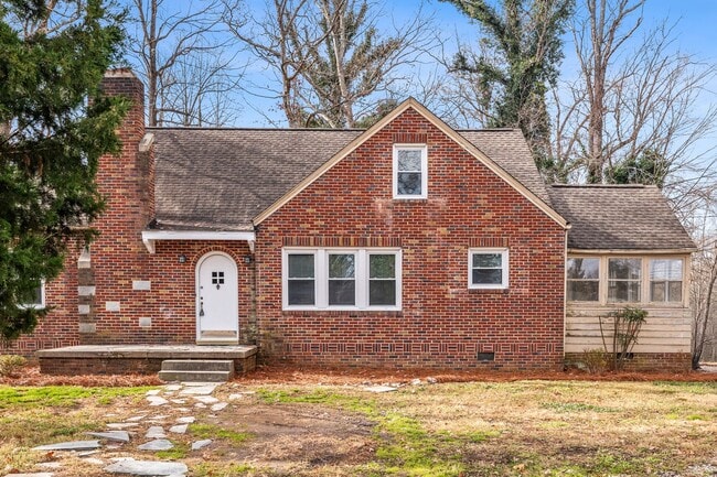 Building Photo - SW, Large Brick Two Bedroom PLUS Two Sun-Rooms, Hardwoods, LR & Separate DR, Fire Place!