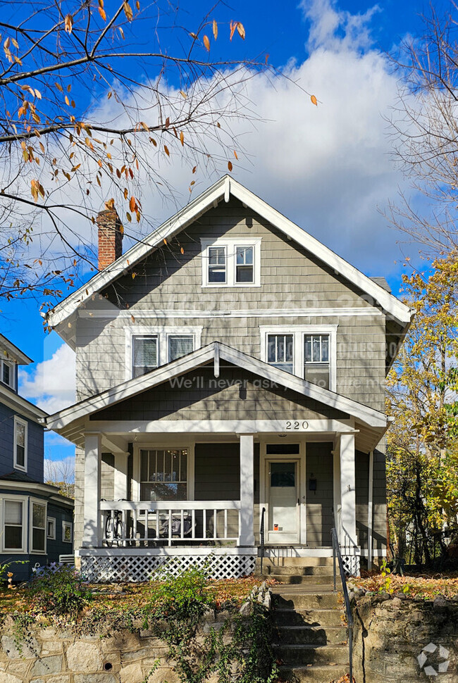 Building Photo - 220 E Oakland Ave Unit B Rental