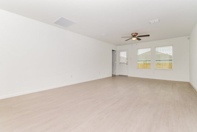 Photo - 1024 Calley Pear Trl