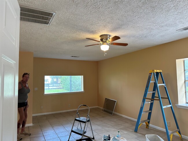 Photo - 9334 Lomax St