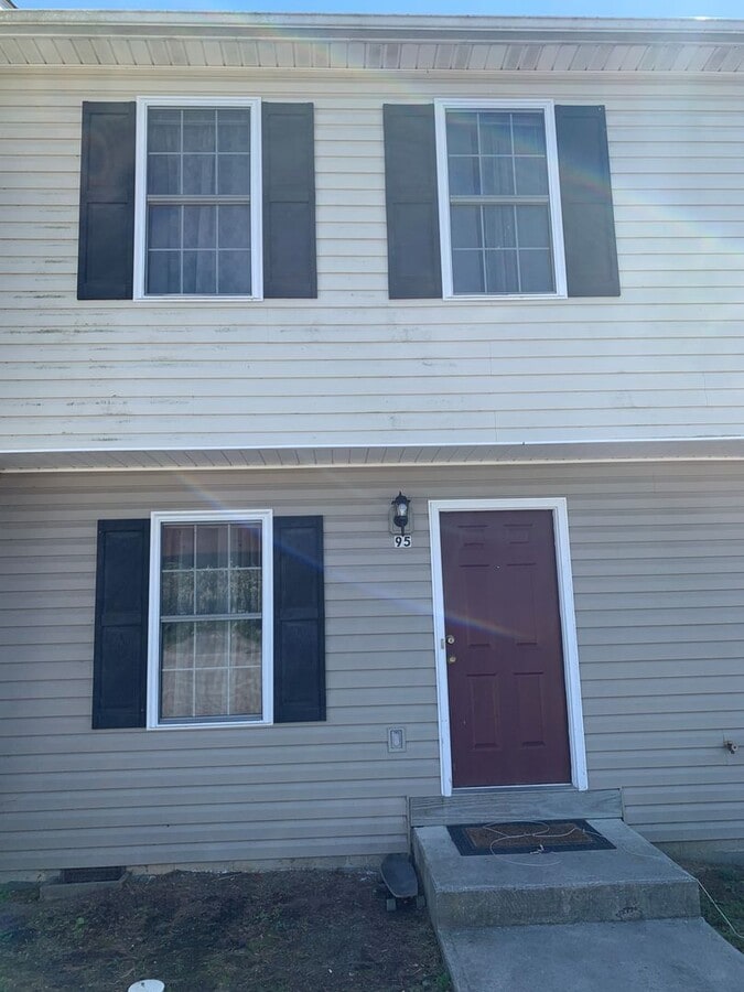 3 Bedroom 2.5 Bath Townhouse - 3 Bedroom 2.5 Bath Townhouse
