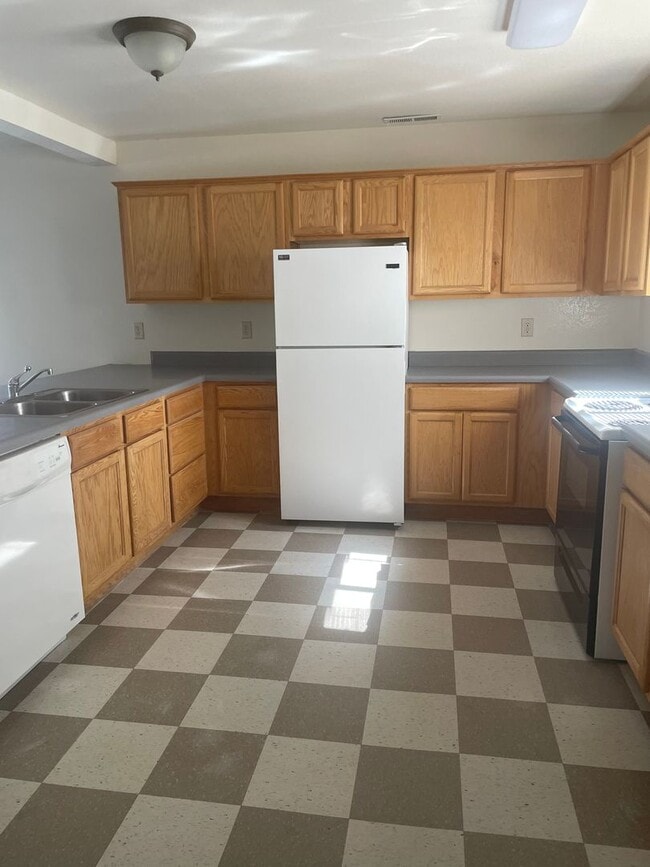 Photo - 3 Bedroom 2.5 bath rental Available