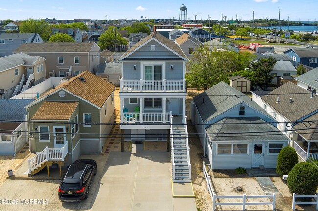 Photo - 315 Hiering Ave