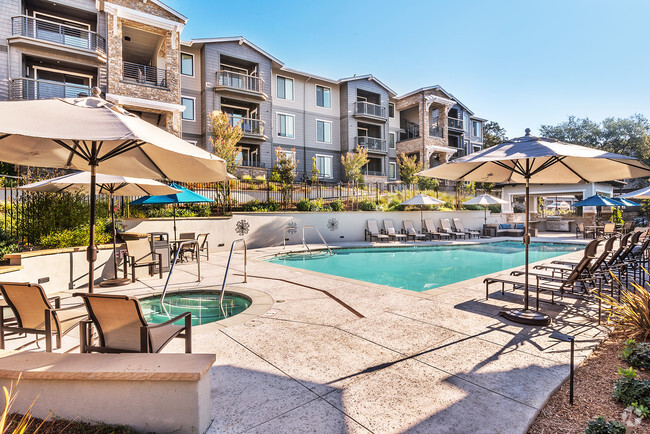 Jacuzzi Spa and Pool - Canyon Oaks Luxury Apartments