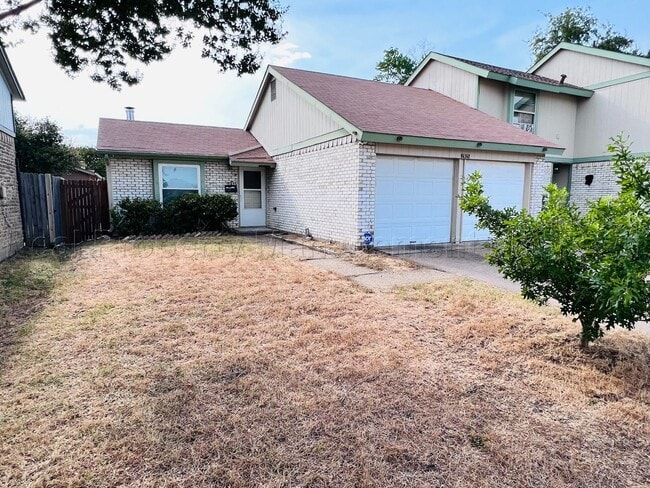 Building Photo - Charming 2 bedroom 1-bathroom Duplex unit ... Rental