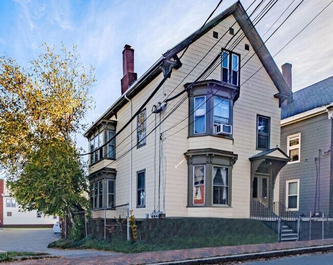 Photo - 10 Dow St Apartments Unit 1