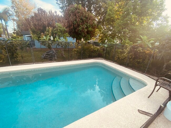 Photo - 338 SW Tulip Blvd
