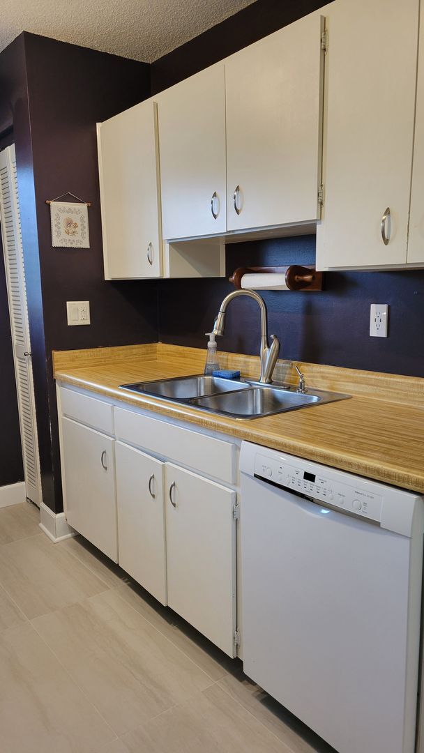 Photo - Annual or short term turnkey furnished gro...