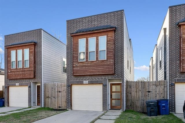 Photo - 2224 Dyson St