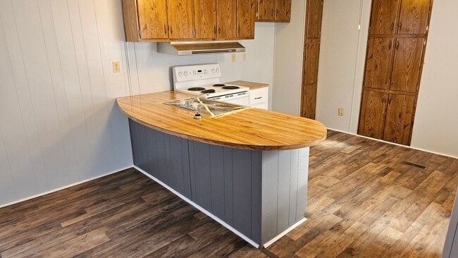 Photo - 2217 Glenburn Rd Unit 8