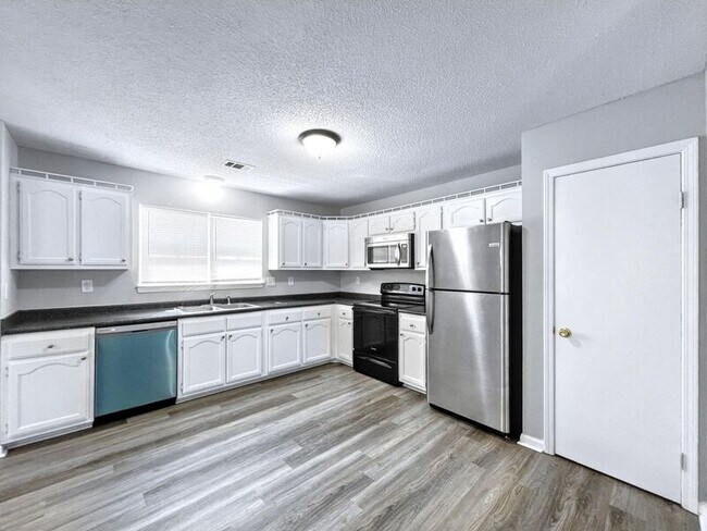 Photo - 7194 Londonderry Dr