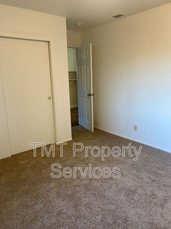 Photo - 228 McFarland St