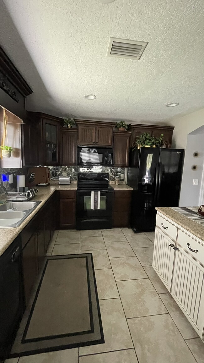 Photo - 212 Victorian Lakes Dr