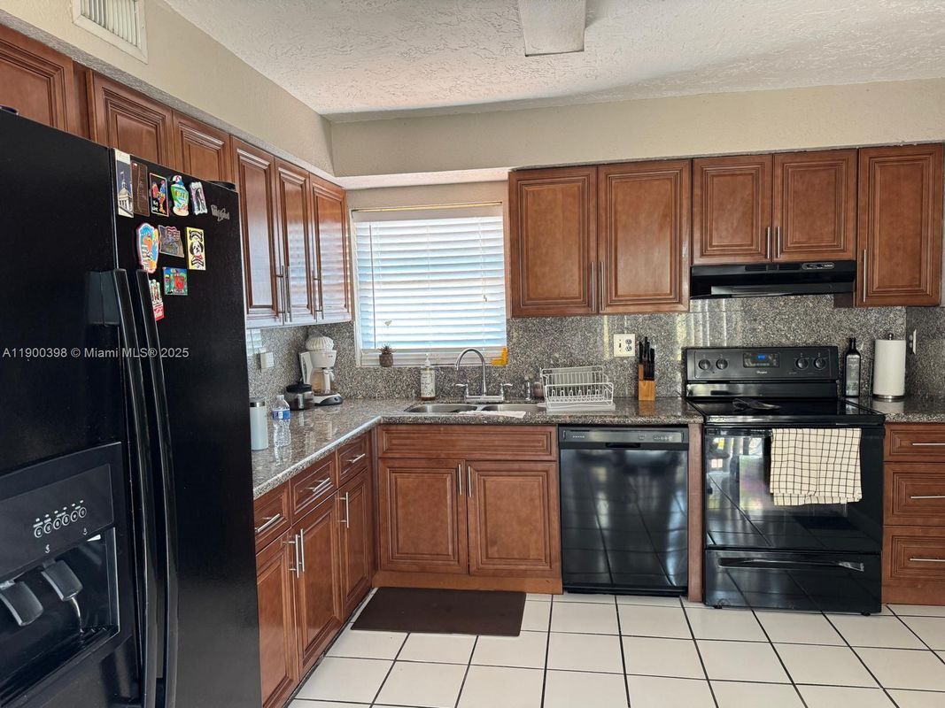 Photo - 4515 SW 68th Ct Cir