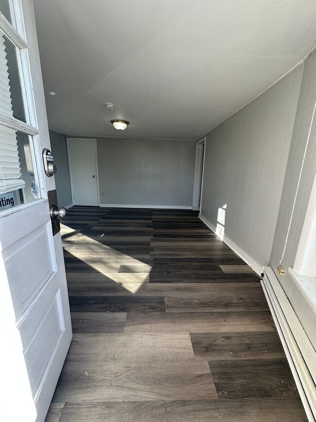 Building Photo - 127 Schoolhouse Rd Unit 2