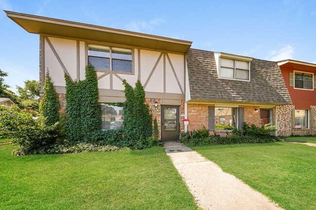 Photo - 2614 Martin Ln
