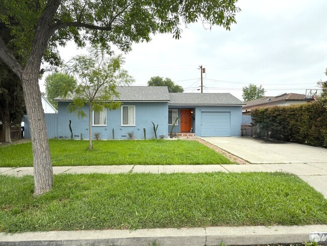 Building Photo - Coming Soon! Beautiful 3 bedroom + 2 bath ... Rental